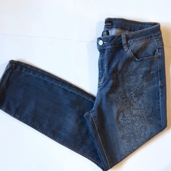 miss poured in blue jeans size 12